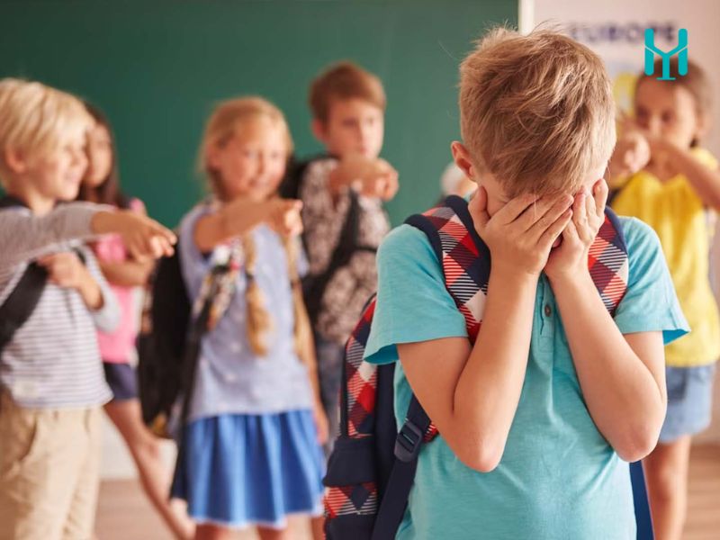 Tác động từ môi trường sống và xã hội